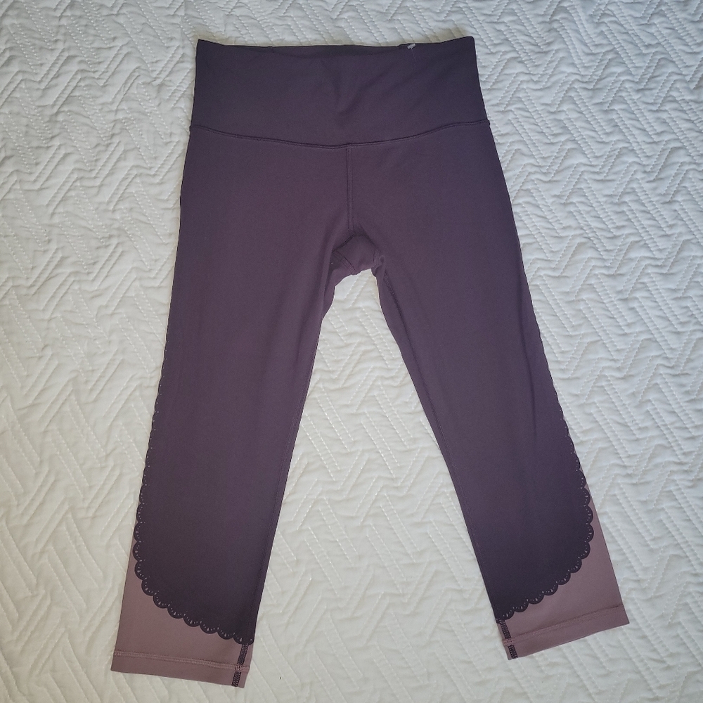 Athleta Size S Women's Leggings in Deep Purpleath Used Like New